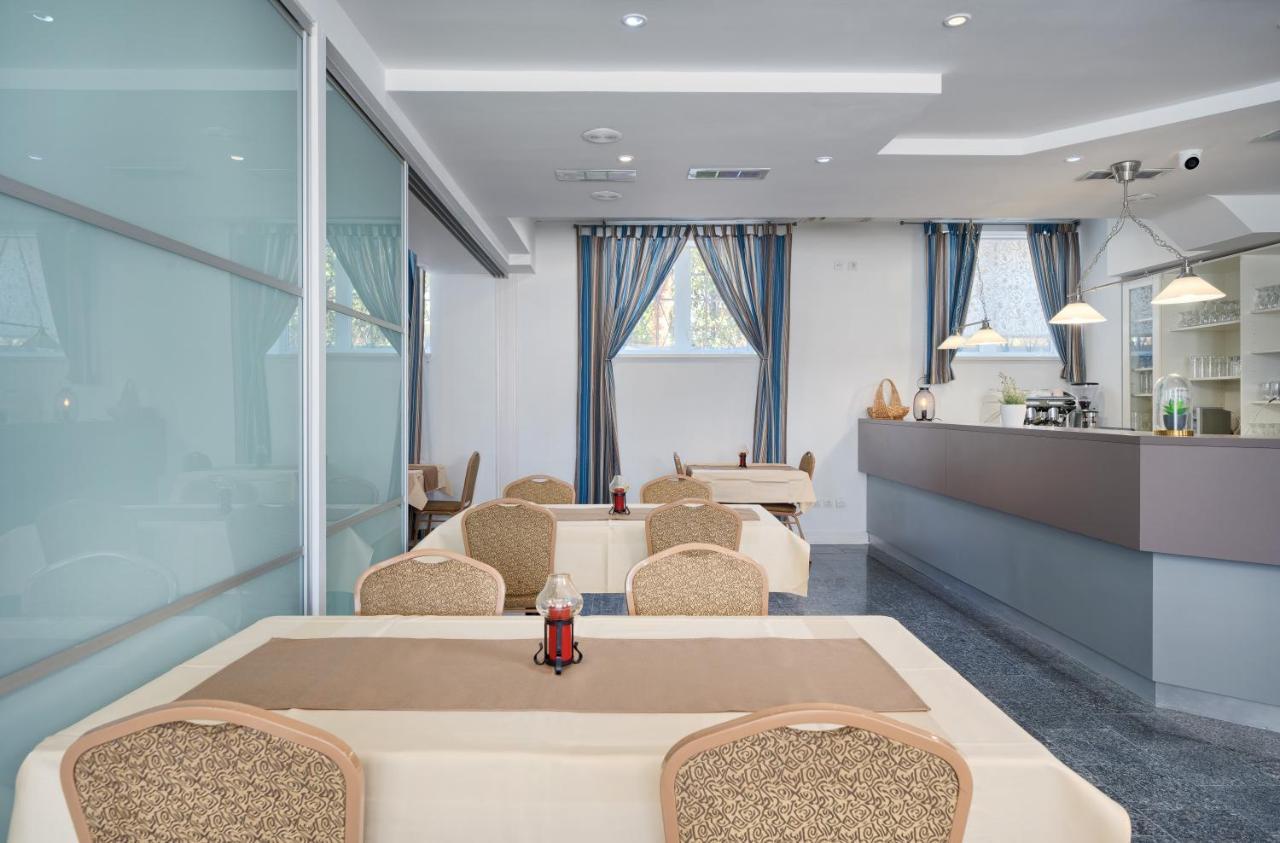 Hotel Aqua - Guest Rooms & Suites Kaštela 外观 照片