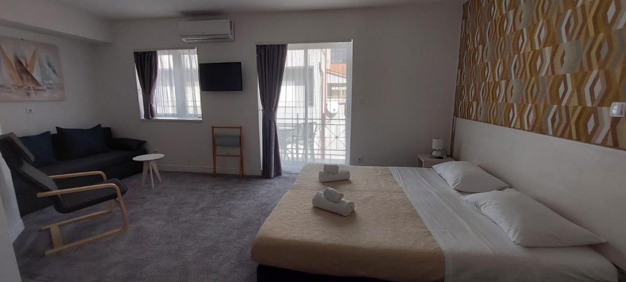 Hotel Aqua - Guest Rooms & Suites Kaštela 外观 照片